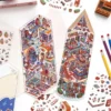 Scène de stickers isométrique 3D à composer soi-même sur le thème d'une gomme et d'un crayon géant. Activité créative originale pour adulte pour gérer le stress.